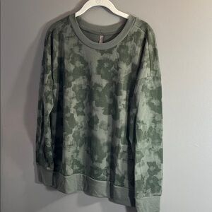 Mondetta Women's Green Camouflage Sweatshirt